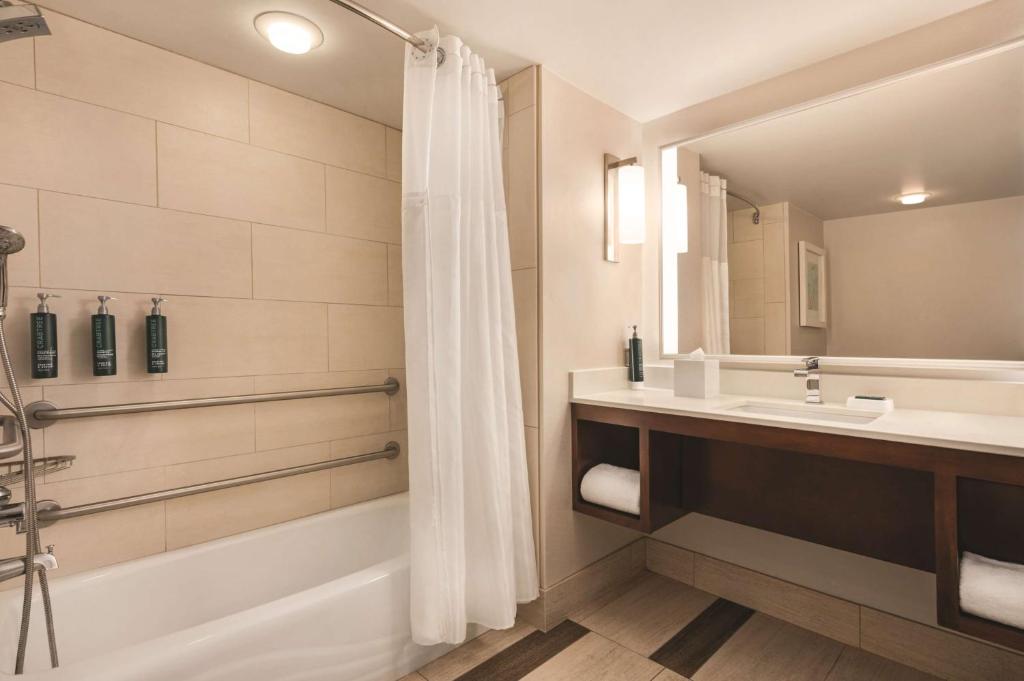 Hilton Naples, photo 3