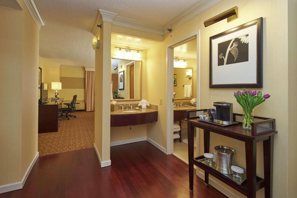 Hilton Raleigh North Hills, photo 3