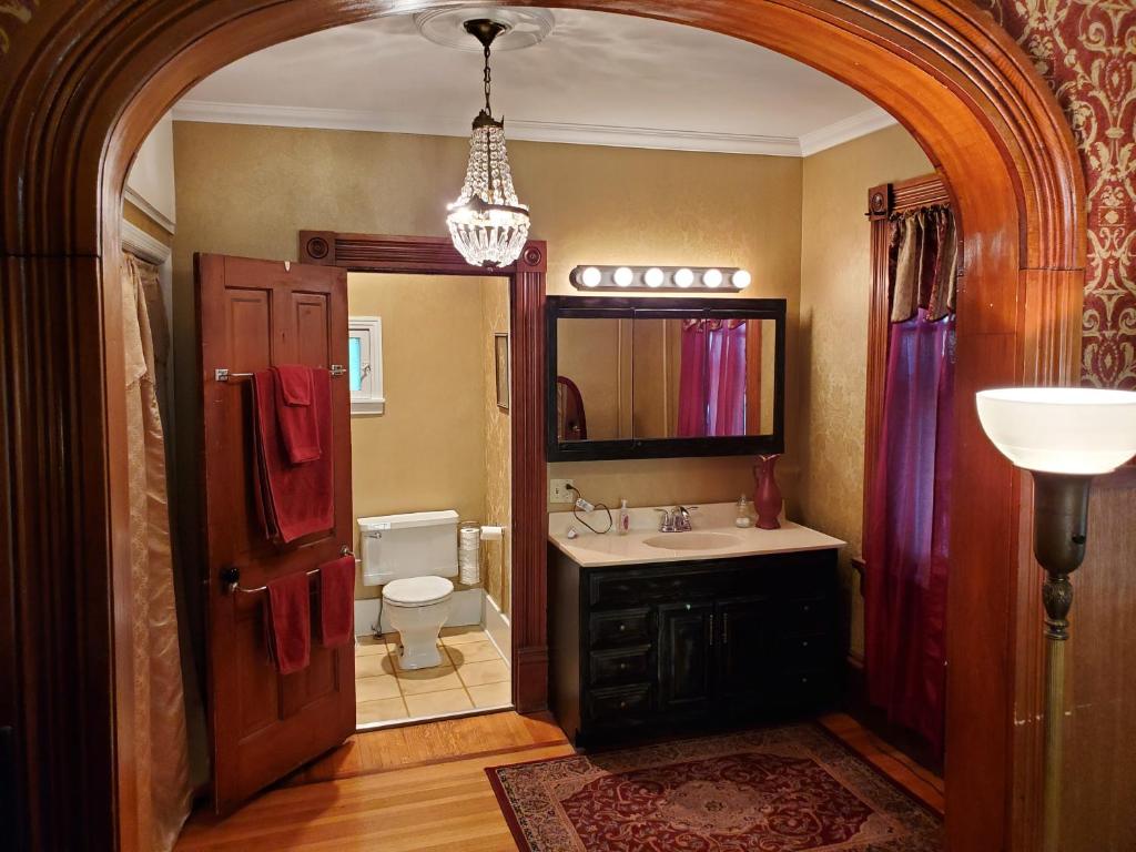 Historic Victorian Inn, photo 3