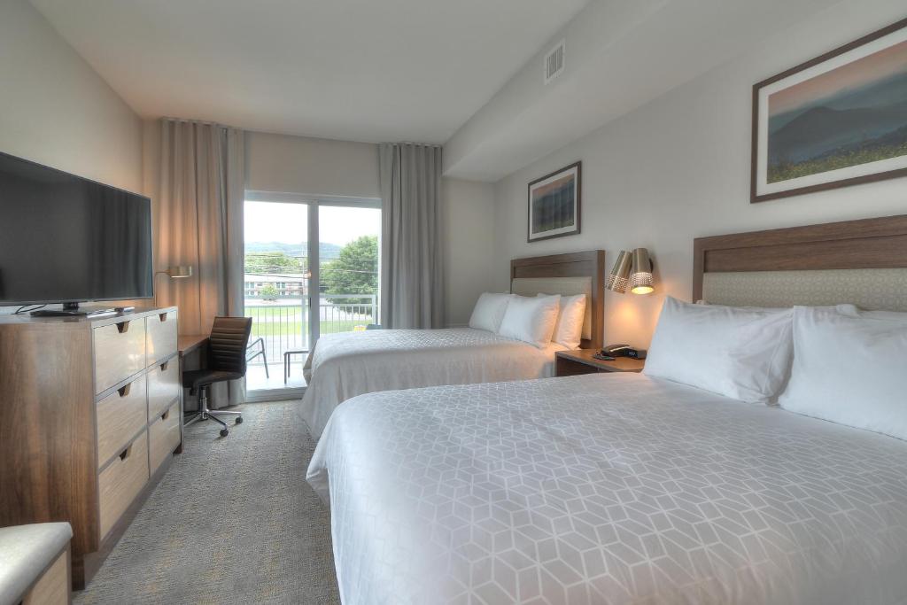 Holiday Inn & Suites Pigeon Forge Convention Center by IHG, photo 2