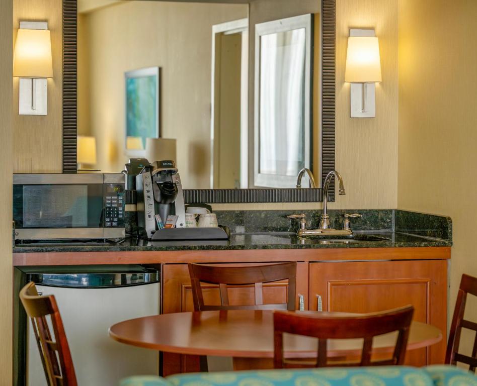 Holiday Inn & Suites Virginia Beach - North Beach by IHG, photo 2