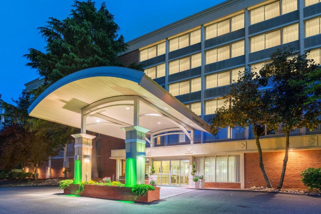 Holiday Inn Express & Suites Charlottesville by IHG, photo 2