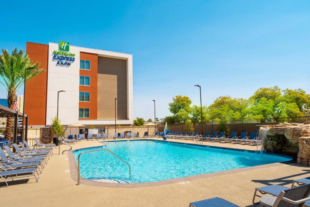 Holiday Inn Express & Suites Las Vegas, photo 4