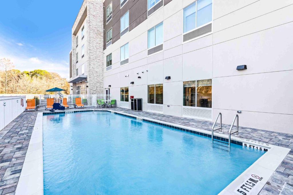 Holiday Inn Express & Suites - Niceville, photo 3