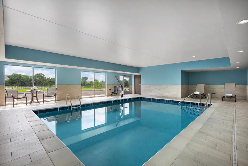 Holiday Inn Express & Suites Overland Park South by IHG, photo 2