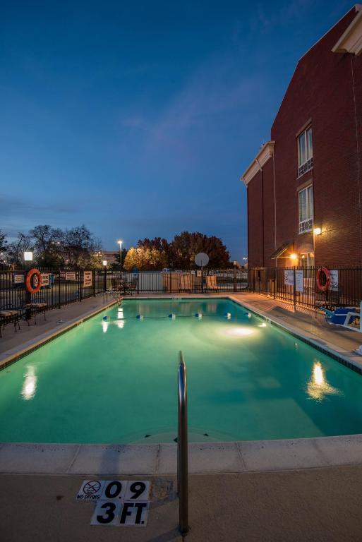 Holiday Inn Express and Suites Plano, photo 3