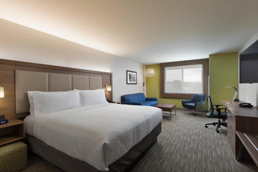 Holiday Inn Express & Suites Portland Airport, photo 2