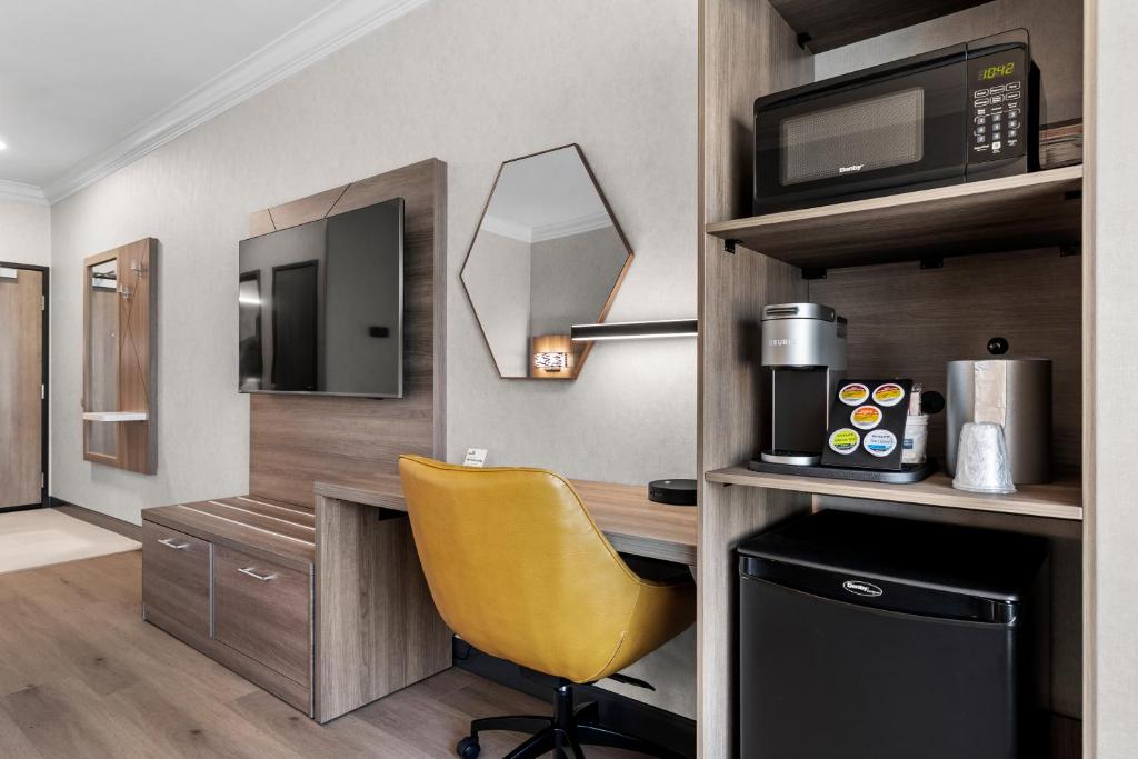Holiday Inn Express & Suites-Santa Cruz, photo 1