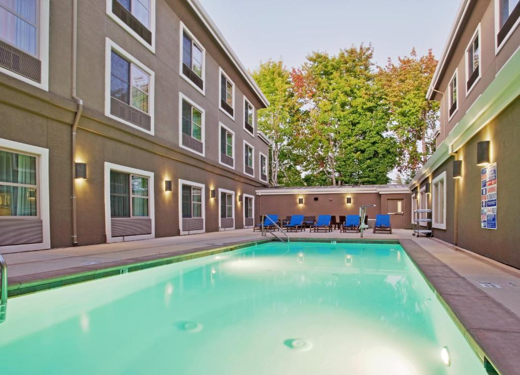 Holiday Inn Express & Suites-Santa Cruz, photo 3