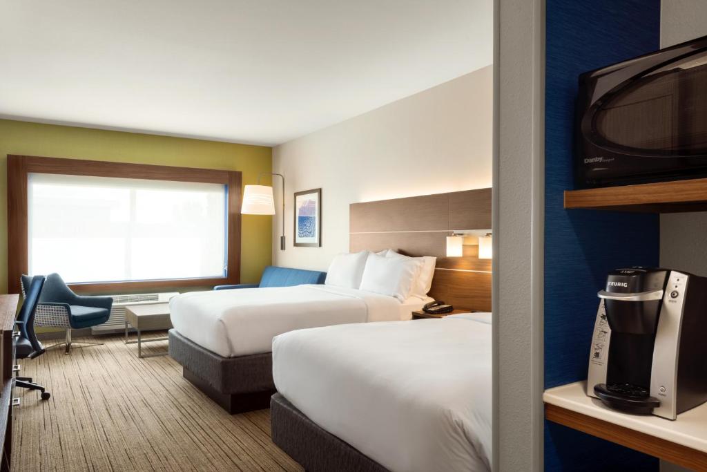 Holiday Inn Express & Suites West Des Moines, photo 2