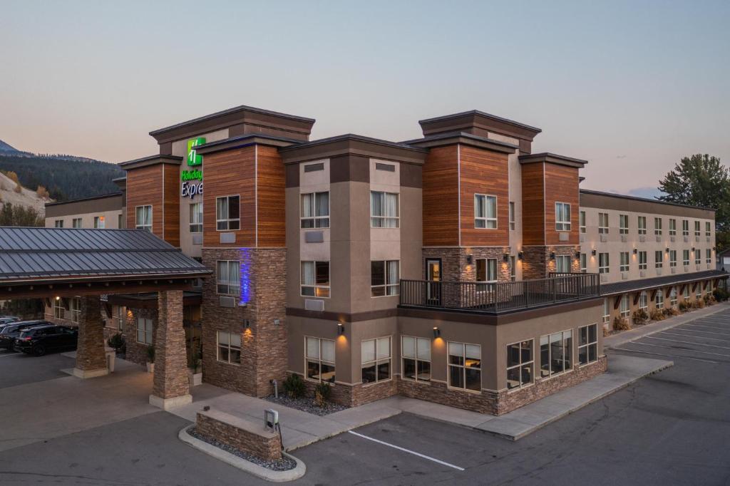 Holiday Inn Express Golden-Kicking Horse by IHG, photo 4