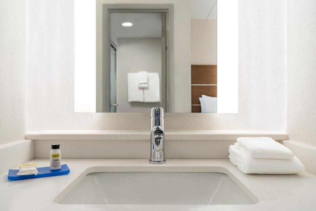 Holiday Inn Express Plattsburgh by IHG, photo 3