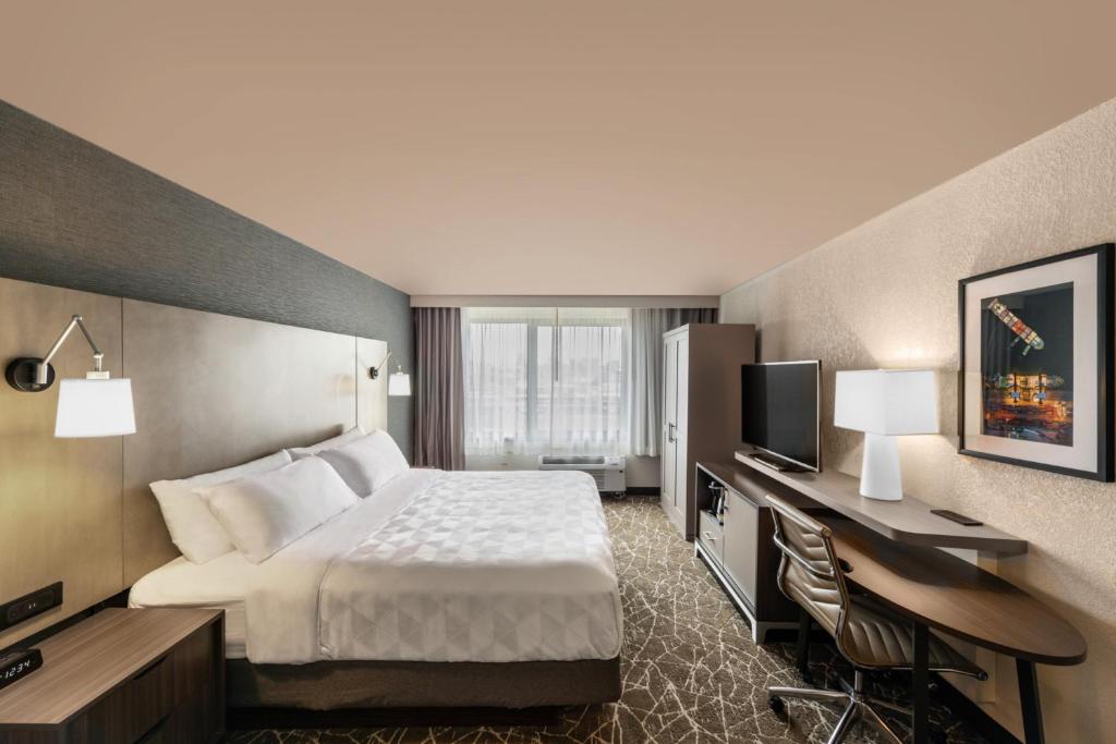 Holiday Inn Newark International Airport, photo 2