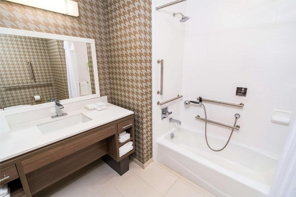 Home2 Suites by Hilton Las Vegas Stadium District, photo 3
