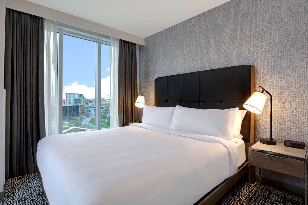 Homewood Suites By Hilton Montreal Downtown, photo 1
