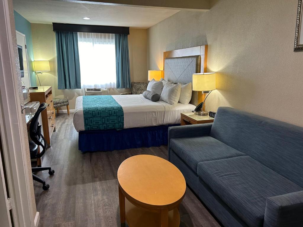 Howard Johnson by Wyndham Santa Cruz, photo 2