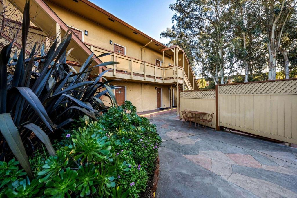 Howard Johnson by Wyndham Santa Cruz, photo 4