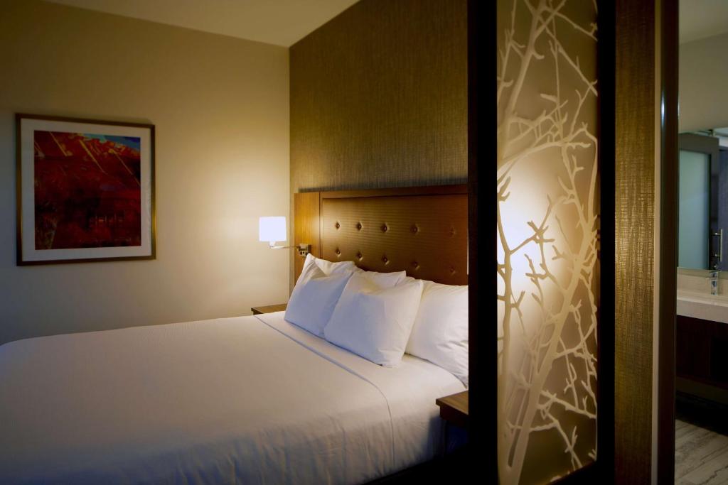 Hyatt Place Las Vegas at Silverton Village, photo 2