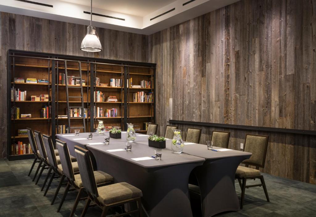 Kimpton Hotel Van Zandt Valet Parking, photo 4