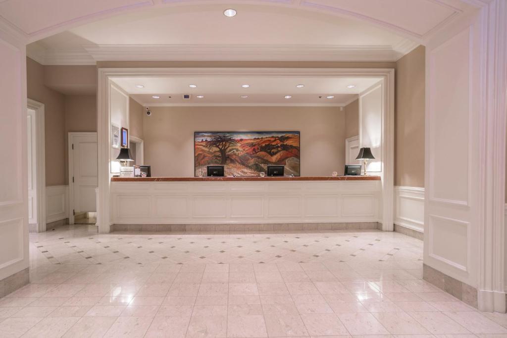 La Grande Residence at the Sutton Place Hotel, photo 3