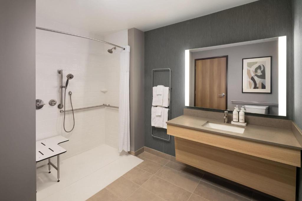 La Quinta Inn and Suites by Wyndham Leavenworth, photo 3