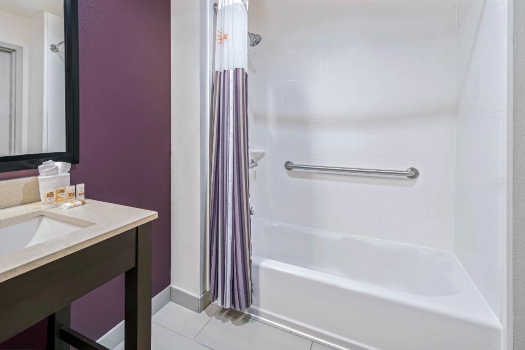 La Quinta Inn & Suites by Wyndham McAllen La Plaza Mall, photo 3