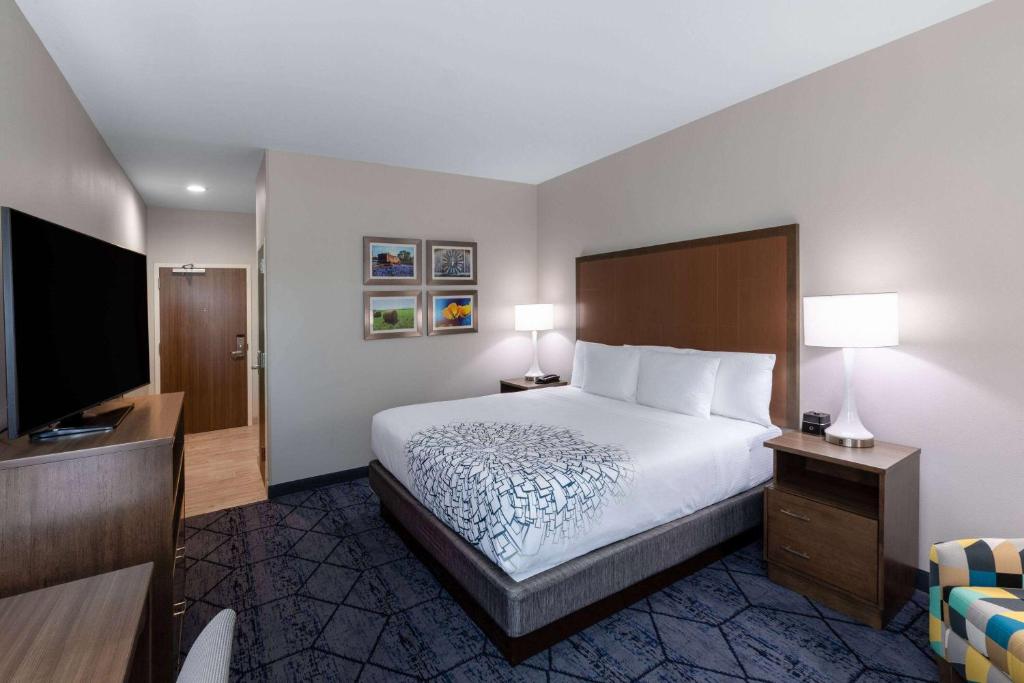 La Quinta Inn & Suites by Wyndham Round Rock near Kalahari, photo 2