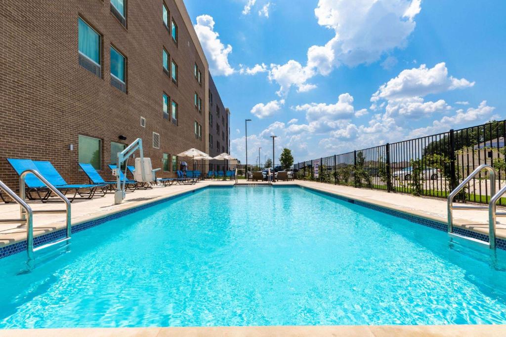 La Quinta Inn & Suites by Wyndham Round Rock near Kalahari, photo 4