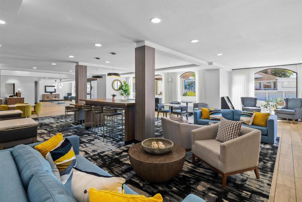 La Quinta Inn & Suites by Wyndham Santa Cruz, photo 4