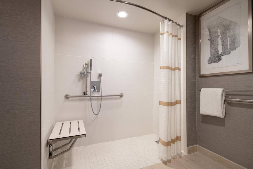 Marriott Riverside at the Convention Center, photo 3