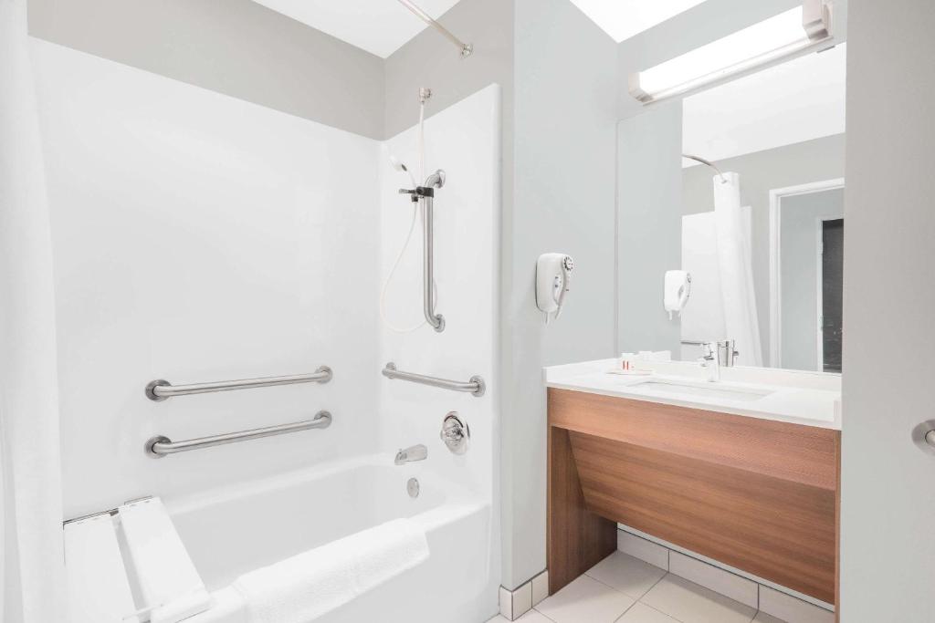 Microtel Inn & Suites by Wyndham Binghamton, photo 3