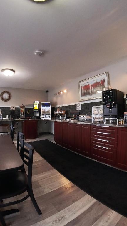 Moonlight Inn and Suites Sudbury, photo 4