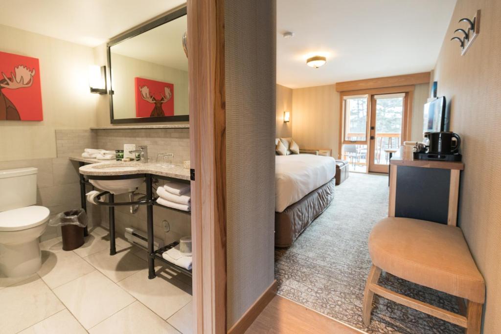 Moose Hotel and Suites, photo 2