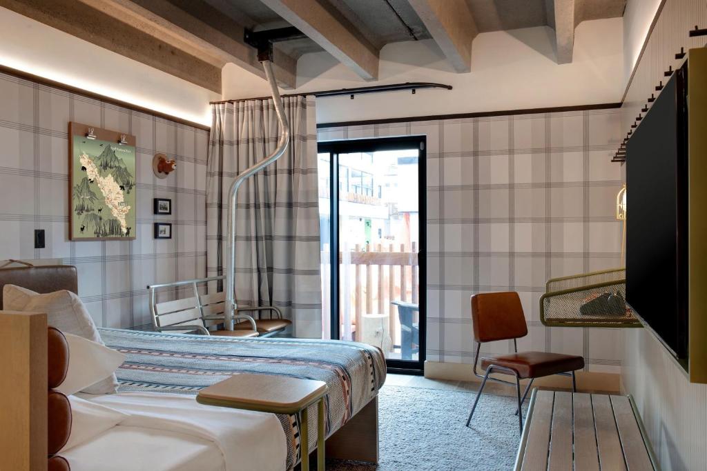 Moxy Banff, photo 2