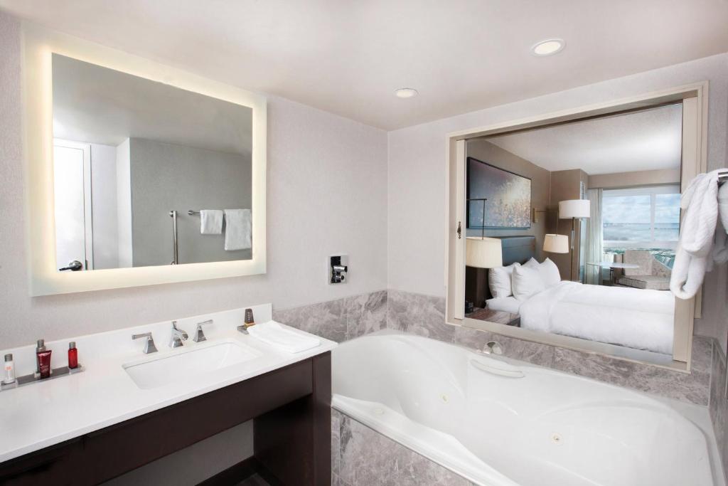 Niagara Falls Marriott Fallsview Hotel & Spa, photo 3