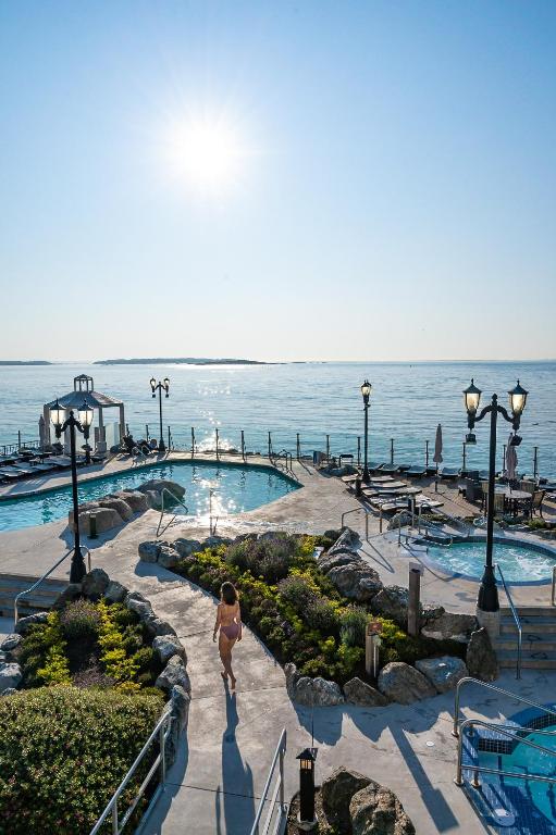 Oak Bay Beach Hotel, photo 3