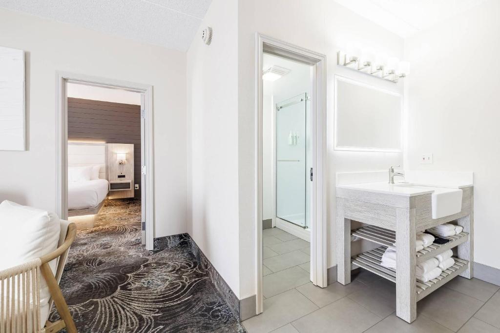 Oakfield Hotel & Suites Rochester, an Ascend Collection Hotel, photo 3