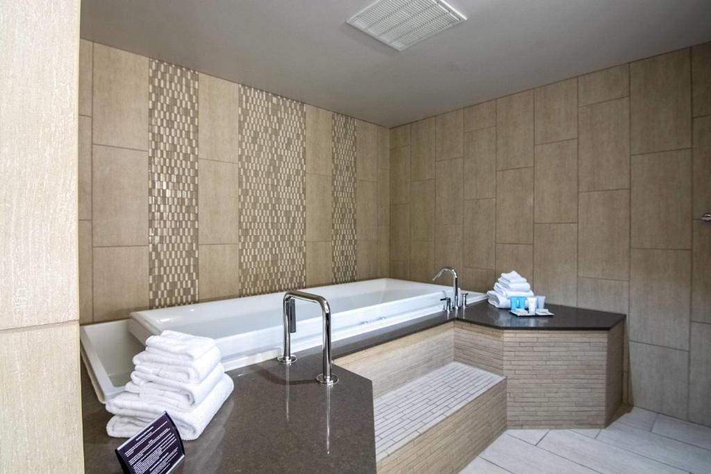 Oasis Hotel & Convention Center, photo 3