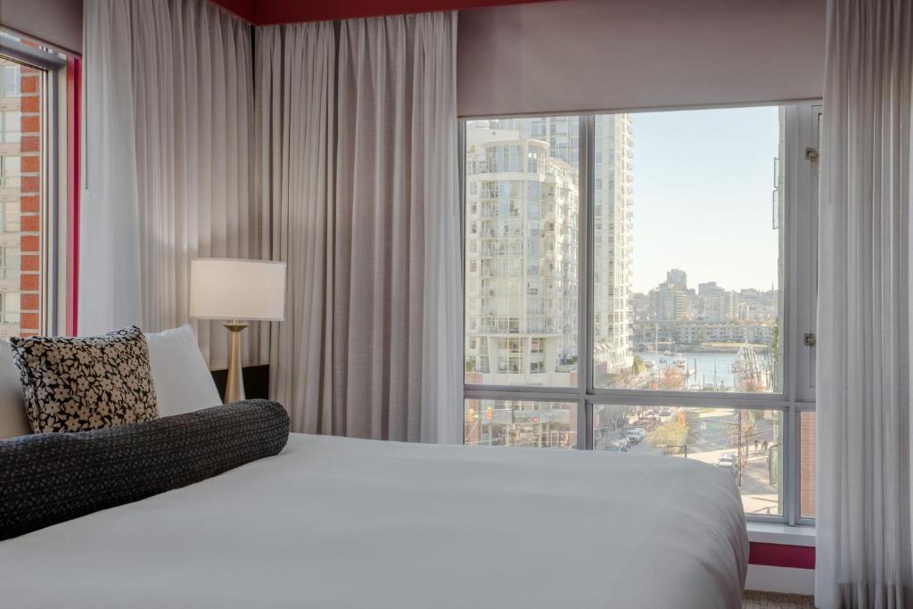OPUS Vancouver, photo 2