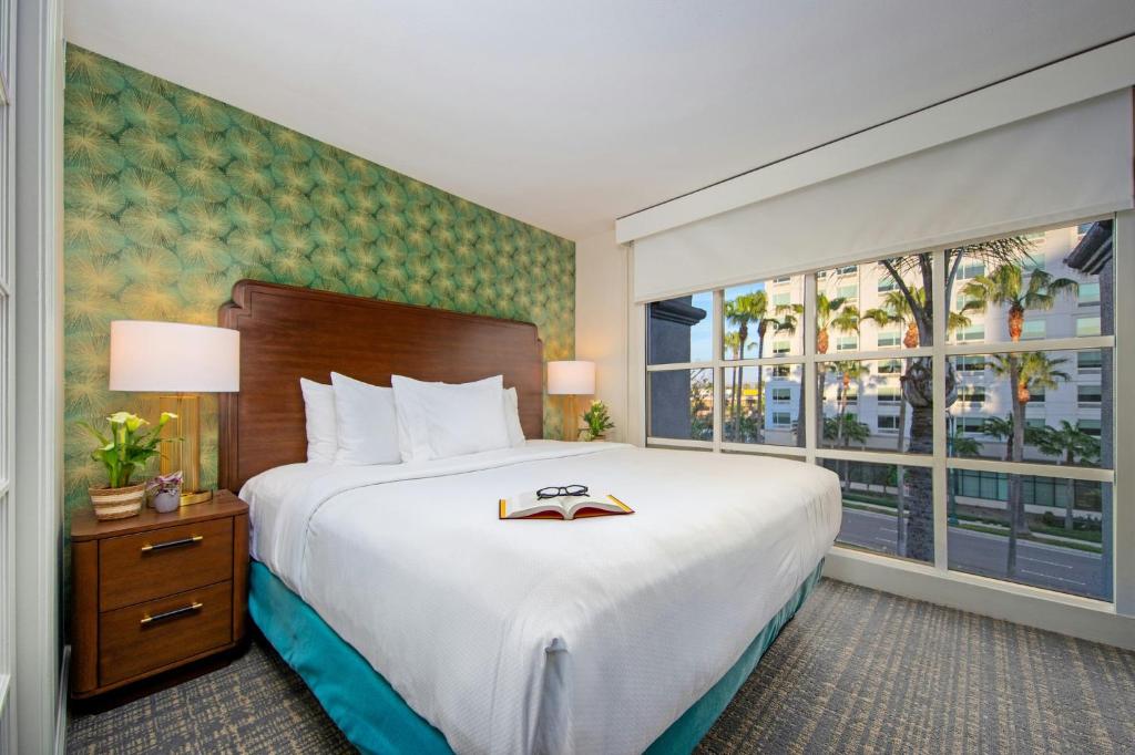 Peacock Suites, photo 2