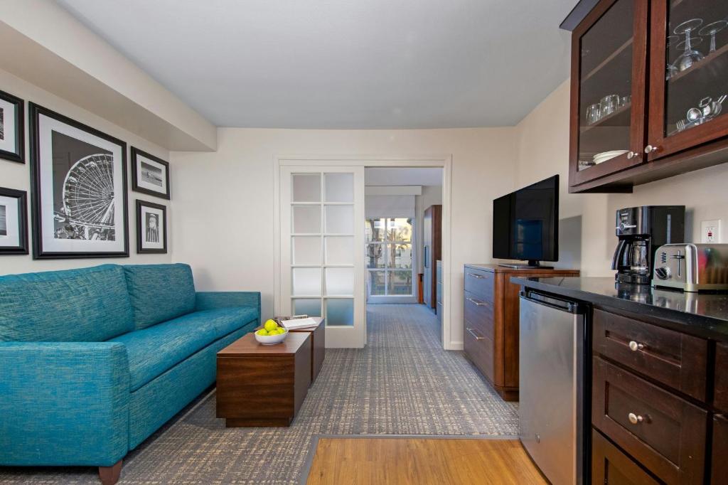 Peacock Suites, photo 3