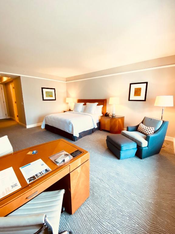 Private condo hotel at Four Seasons Brickell, photo 2