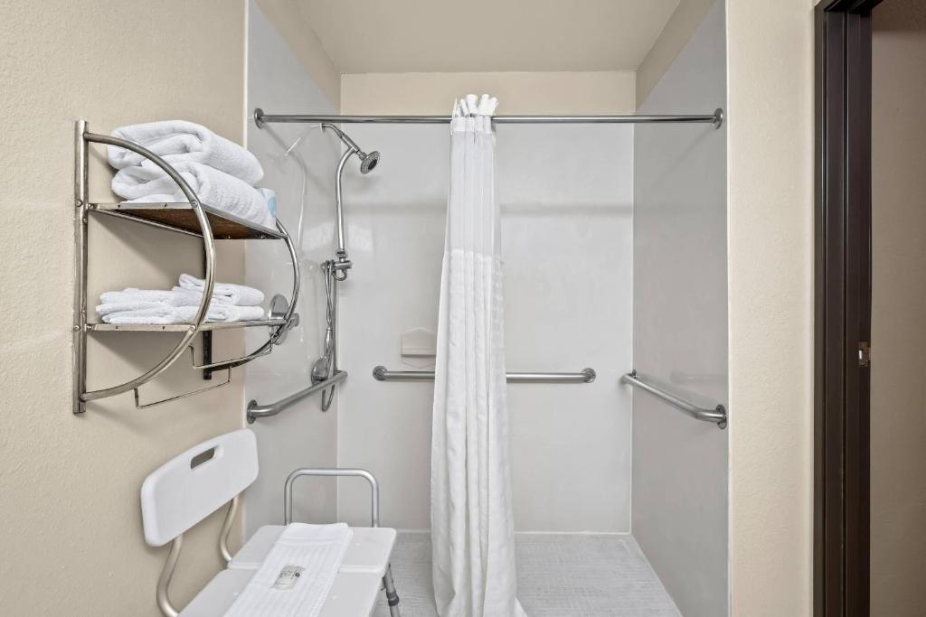 Quality Suites Irving-Las Colinas, photo 3