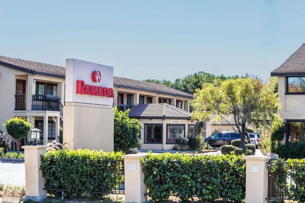 Ramada by Wyndham Mountain View, photo 1