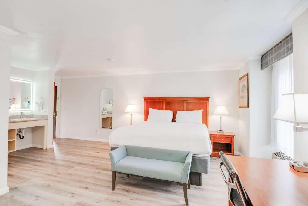 Ramada by Wyndham Mountain View, photo 2