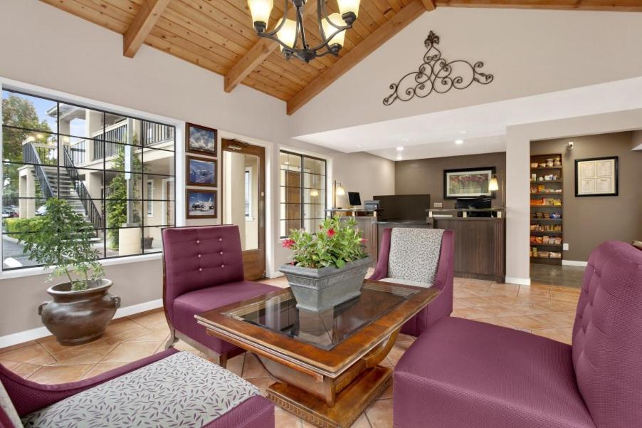 Ramada by Wyndham Mountain View, photo 4