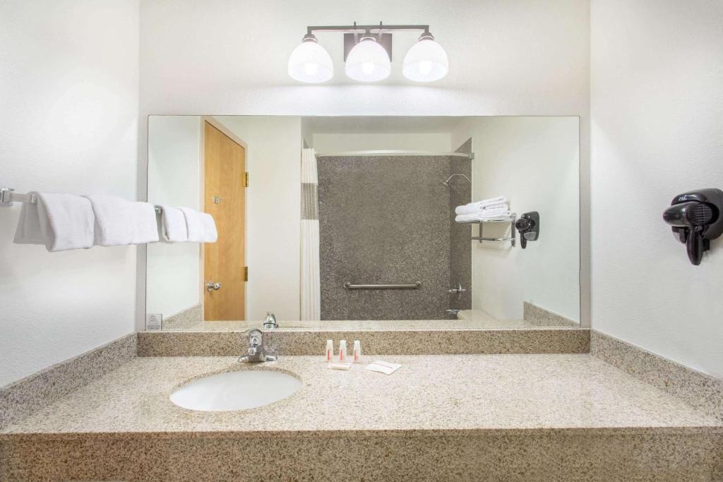 Ramada by Wyndham St George, photo 3