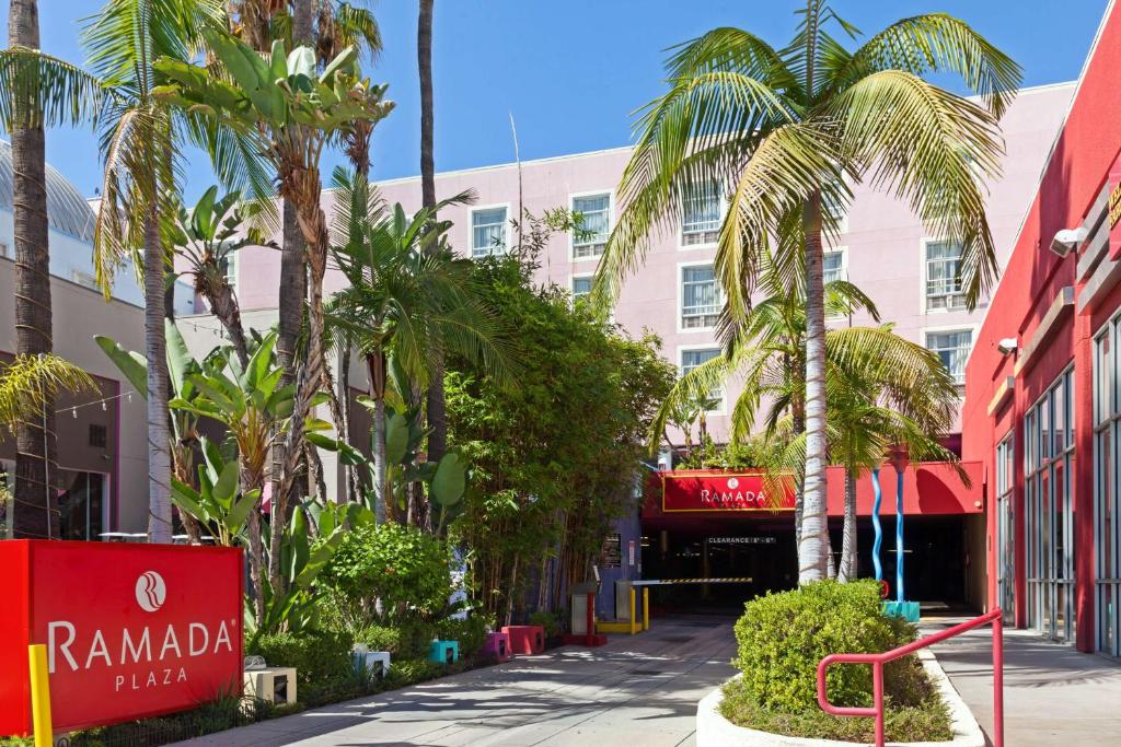 Ramada Plaza by Wyndham West Hollywood Hotel & Suites, photo 1