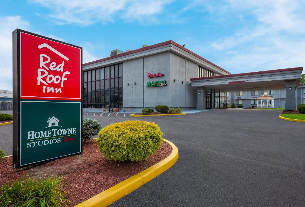 Red Roof Inn Painted Post, photo 1