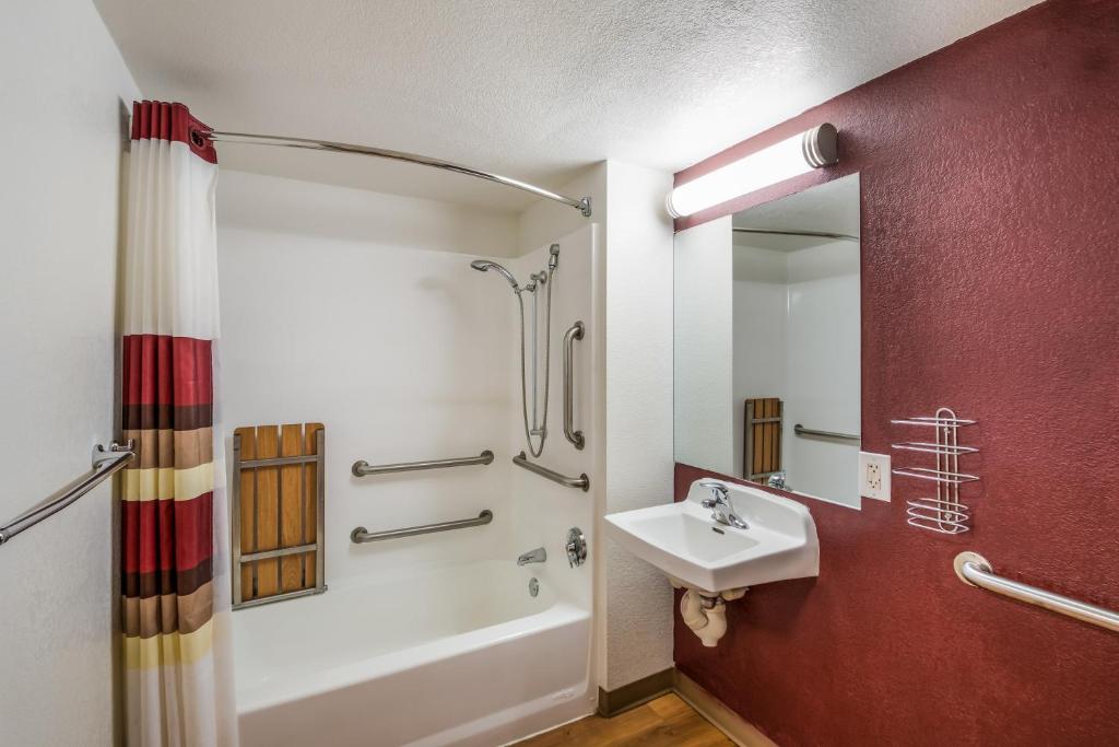 Red Roof Inn Rochester - Airport, photo 3